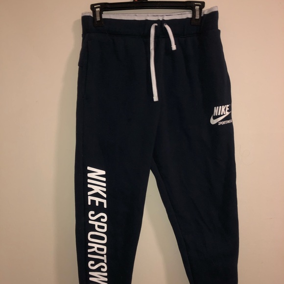 Nike sportswear sweater & pants - Picture 4 of 5